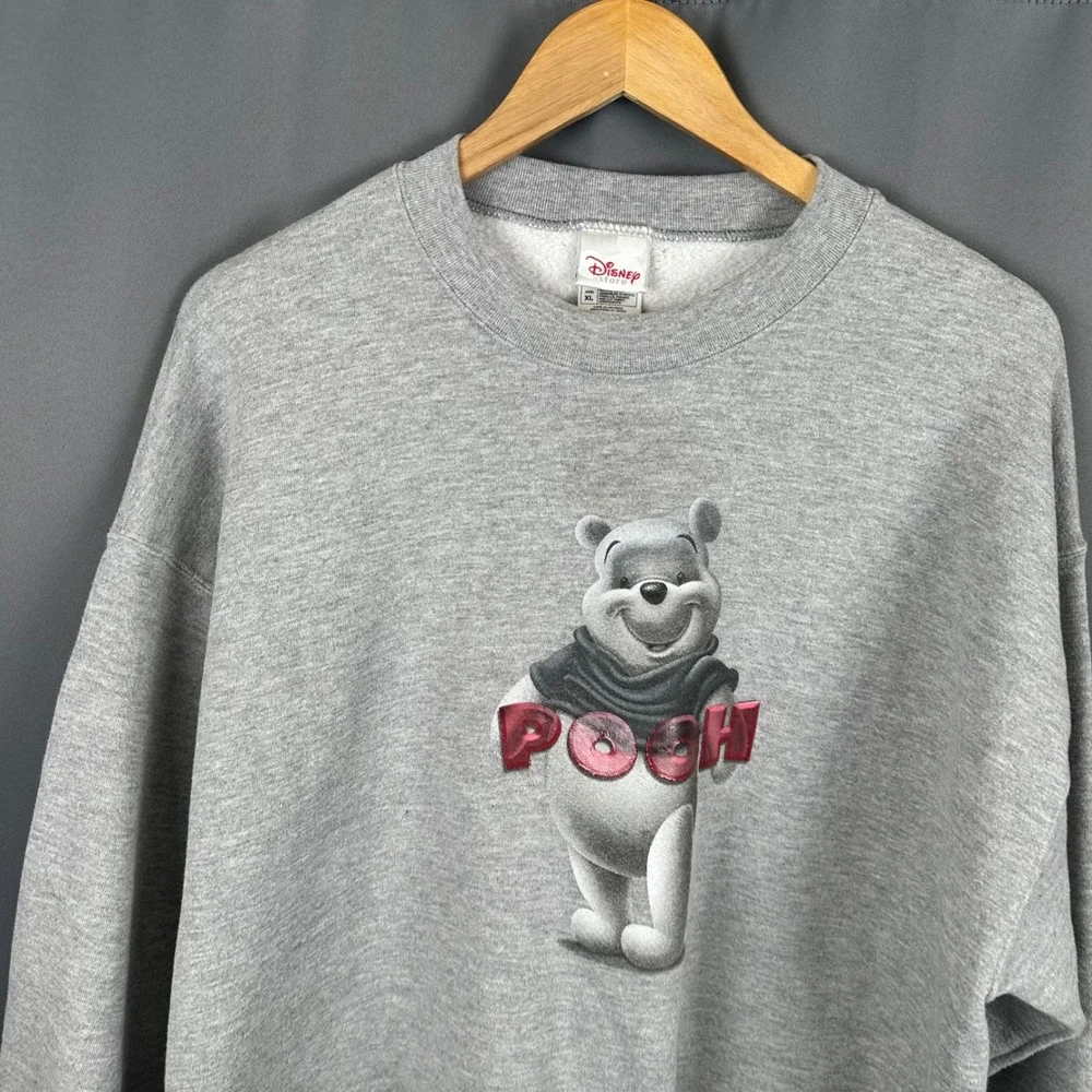 Disney Store Winnie the Pooh Graphic Sweatshirt Mens XL Gray Vintage Style